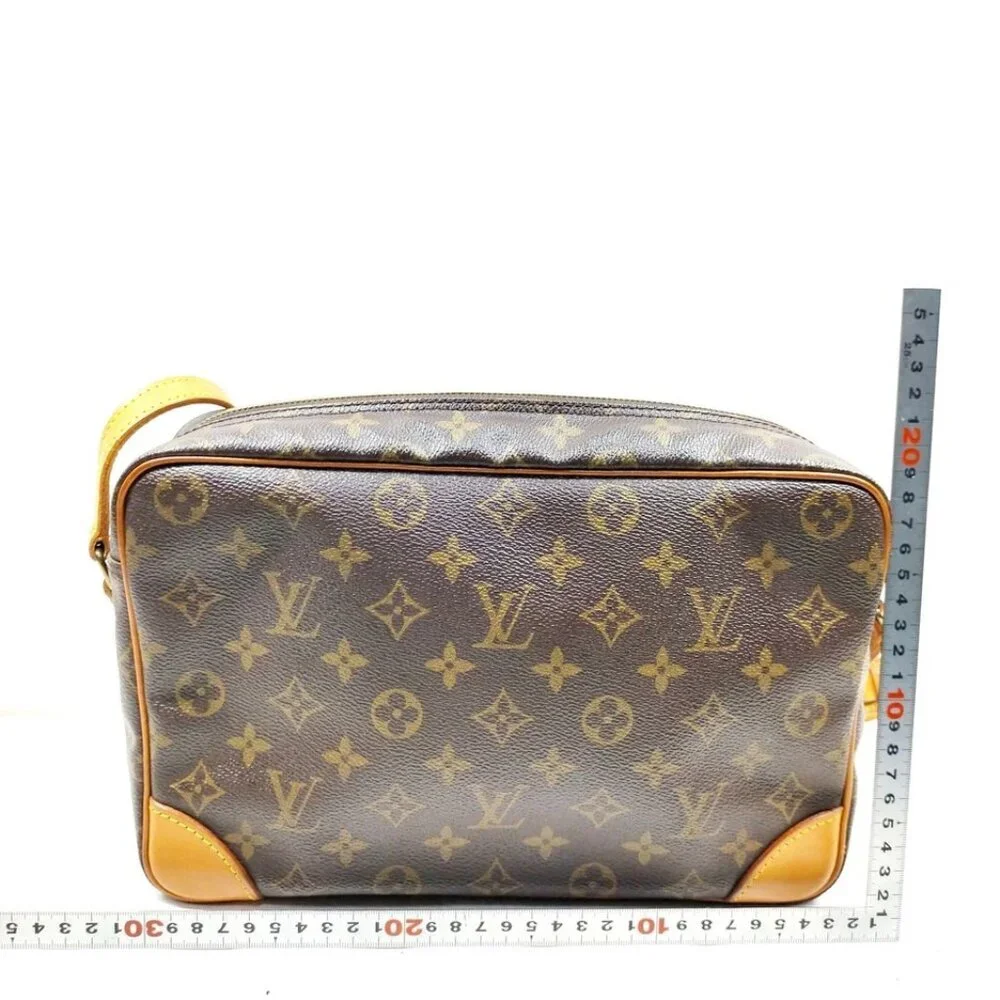 Louis Vuitton LV Crossbody bag Trocadero 30 Brown Monogram 450-052125